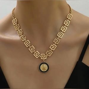 Great Wall Lion Head Pendant Gold Necklace